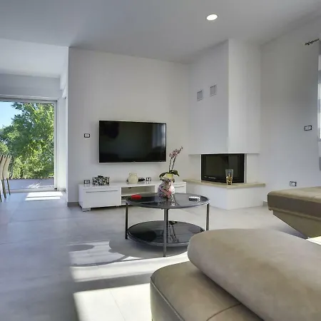 White Villa Barbariga