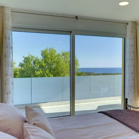 Villa White *