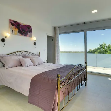 Villa White